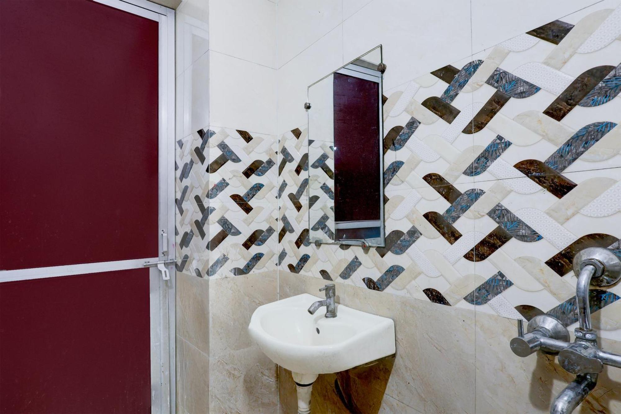 Super Hotel O Fazalpur New Delhi